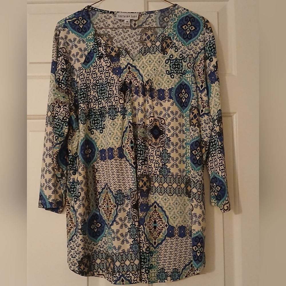 Southern Lady M Blue Cream 3/4 Sleeve Graphic Blouse